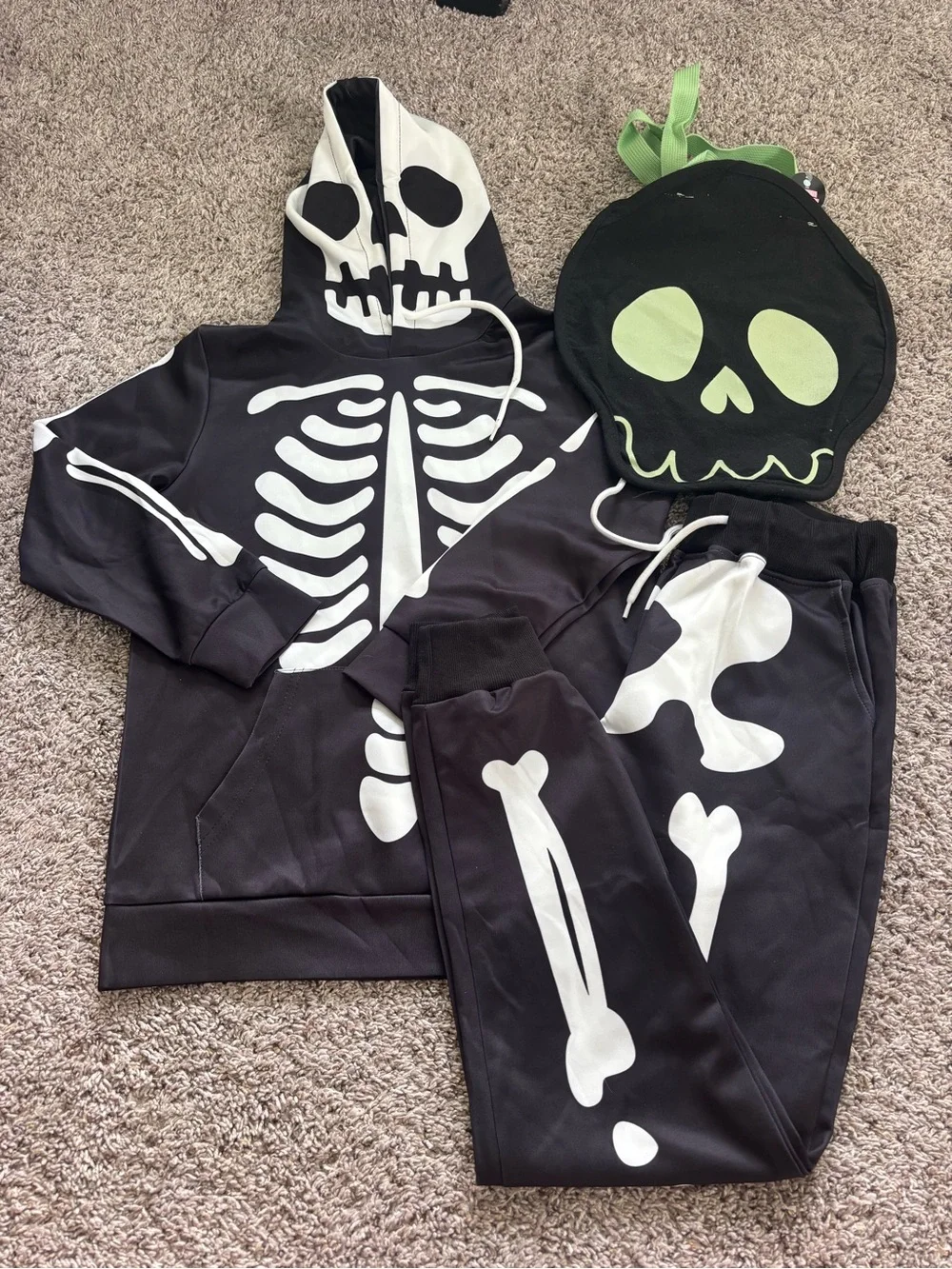 BesserBay Boys Skeleton Hoodie & Jogger Set + Glow Bag L 10 NWOT